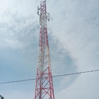De eerste Hoekige die 10meter-Toren van het Telecommunicatiestaal met Luchtvaartlicht wordt gegalvaniseerd