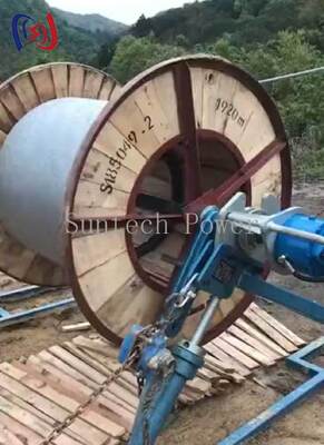 Hydraulische kabeltrommelstandaard met een maximaal trommelgewicht van 5000-7000 kg en een maximale snelheid van 45 omw/min voor bovengrondse lijninstallatie