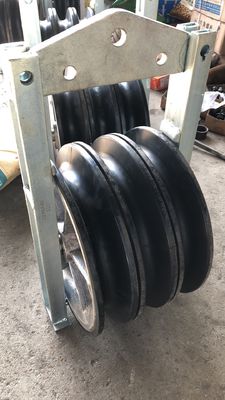 Drievoudige de Kabelkatrol die van Aluminiumschoven Blokken met Gevoerd Rubber vastbinden