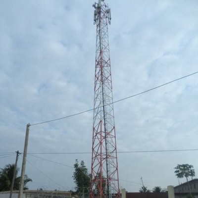 Drie Legged Hoekige 33KV Toren van het Telecommunicatiestaal met Antenne & Mw-Steunen