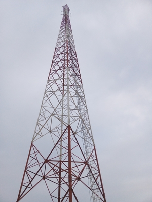 Het Staaltoren van de teken Post Hete Gegalvaniseerde 10m Telecommunicatie