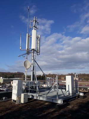 Staal van de het Dak Hoogste Toren Q235 van hete Onderdompelings het Gegalvaniseerde Guyed Pool met Verwante Toebehoren