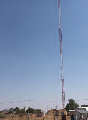 Van de het Roostertelecommunicatie van de Guyedmast het Staaltoren met Gegalvaniseerde 72m 92m
