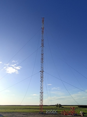 Hete Onderdompelingsgalvanisatie en het Schilderen Mobiel Guyed Torensstaal Q355
