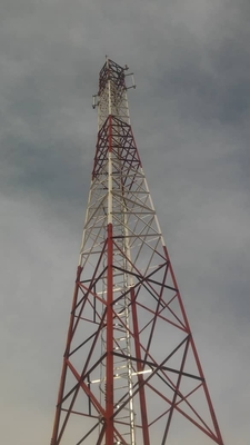De Toren van daktelecommunicatie met Steunbliksem Rod Fall Arrest Aviation Light