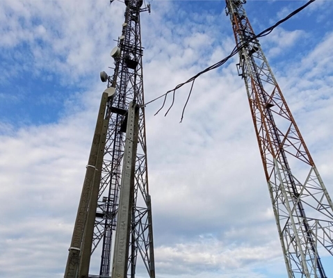 50m de Hoek Tubulaire Toren van het Hete Onderdompelings Gegalvaniseerde Staal met de Arrestatie van de Steundaling