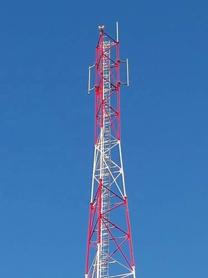 De tubulaire Gegalvaniseerde Toren van Staaltelecommunicatie met Hete Onderdompeling en Steunen