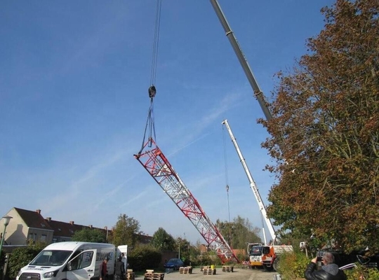 De tubulaire Gegalvaniseerde Toren van Staaltelecommunicatie met Hete Onderdompeling en Steunen